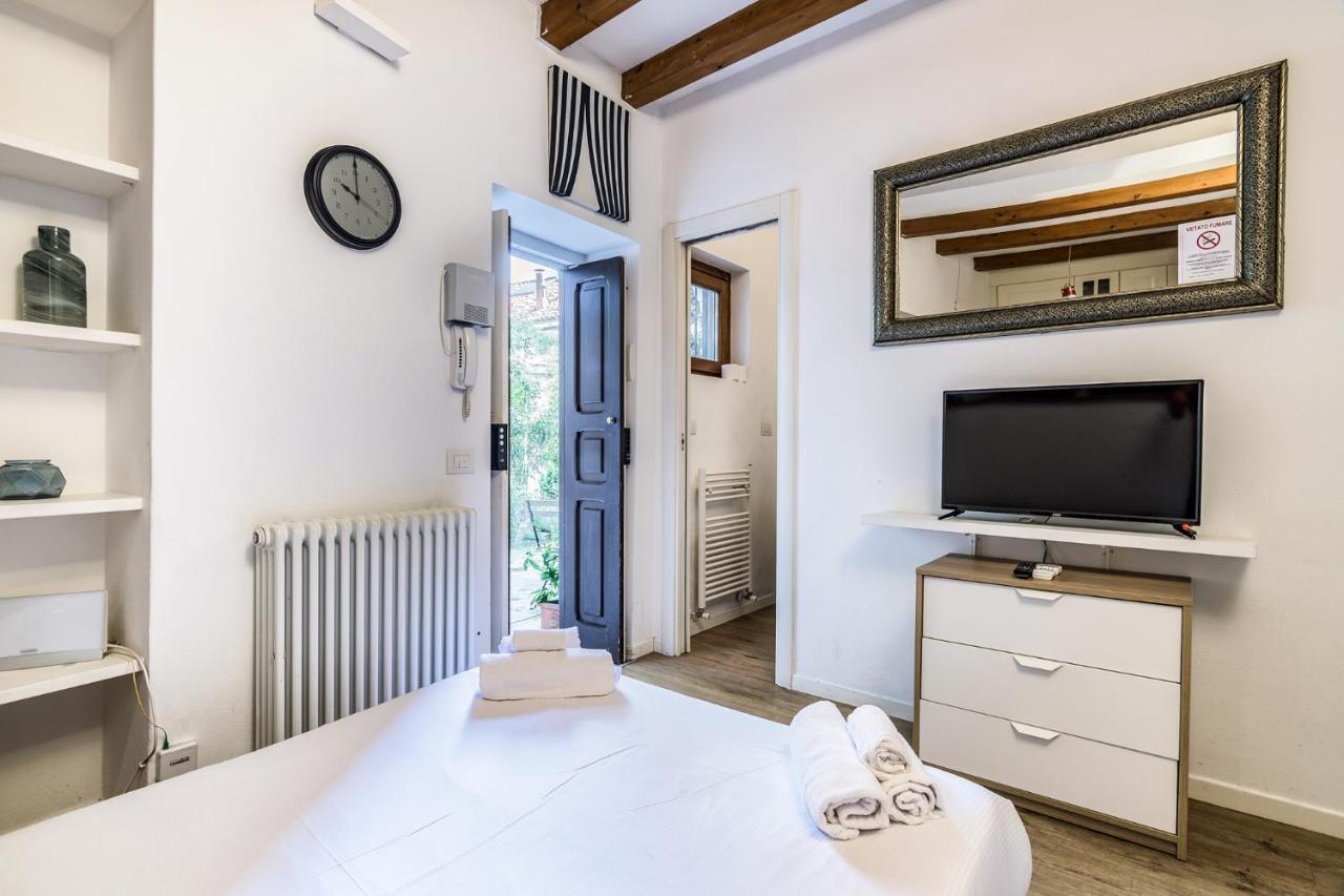 Secret Navigli Suite Милан Экстерьер фото
